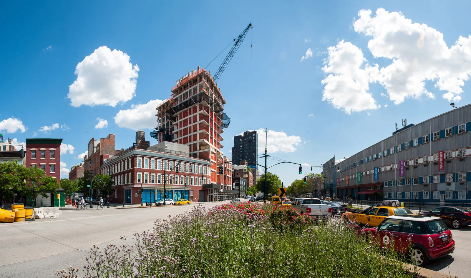 551 W 21