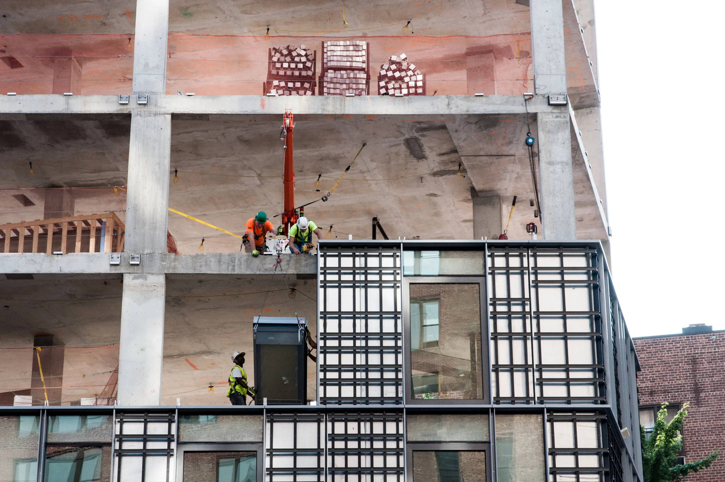 Installation of a curtain wall unit on the fourth floor.