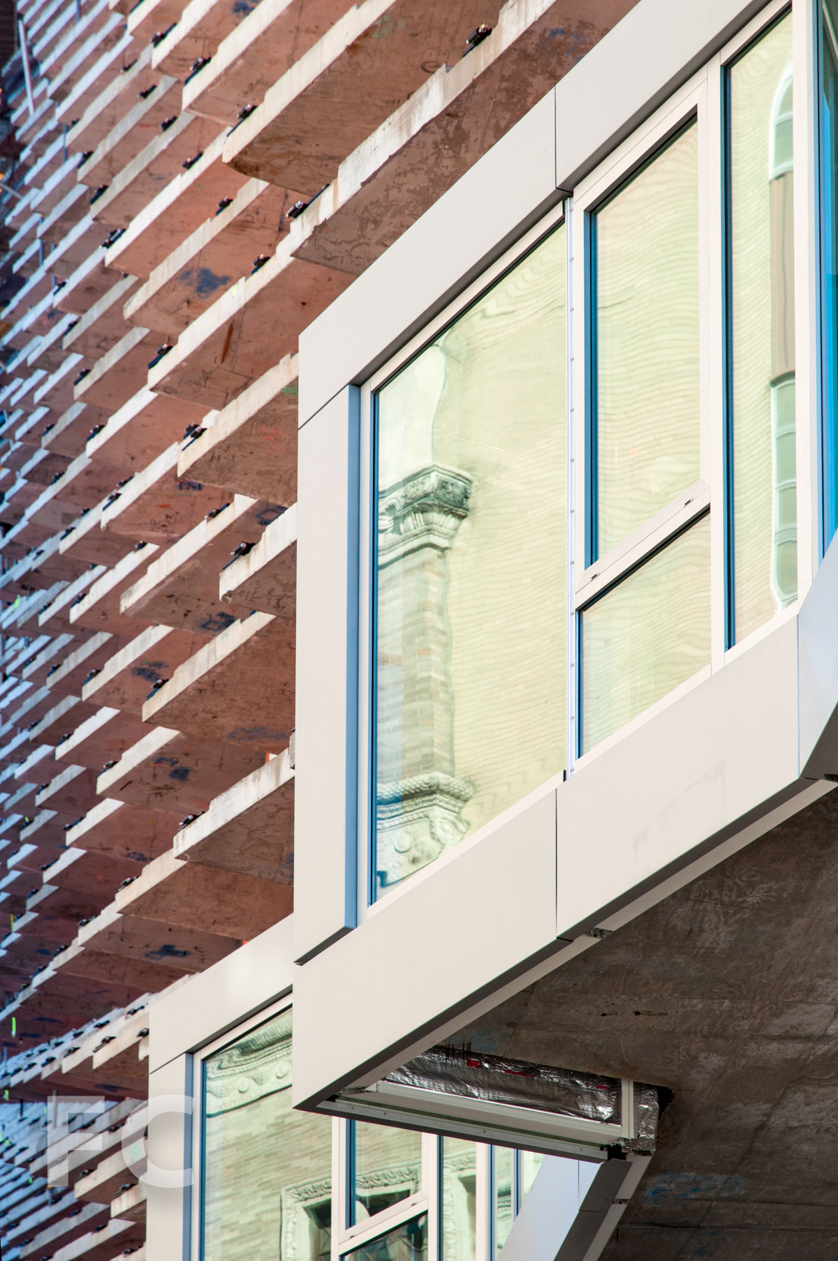 Detail of the curtain wall on the north façade.