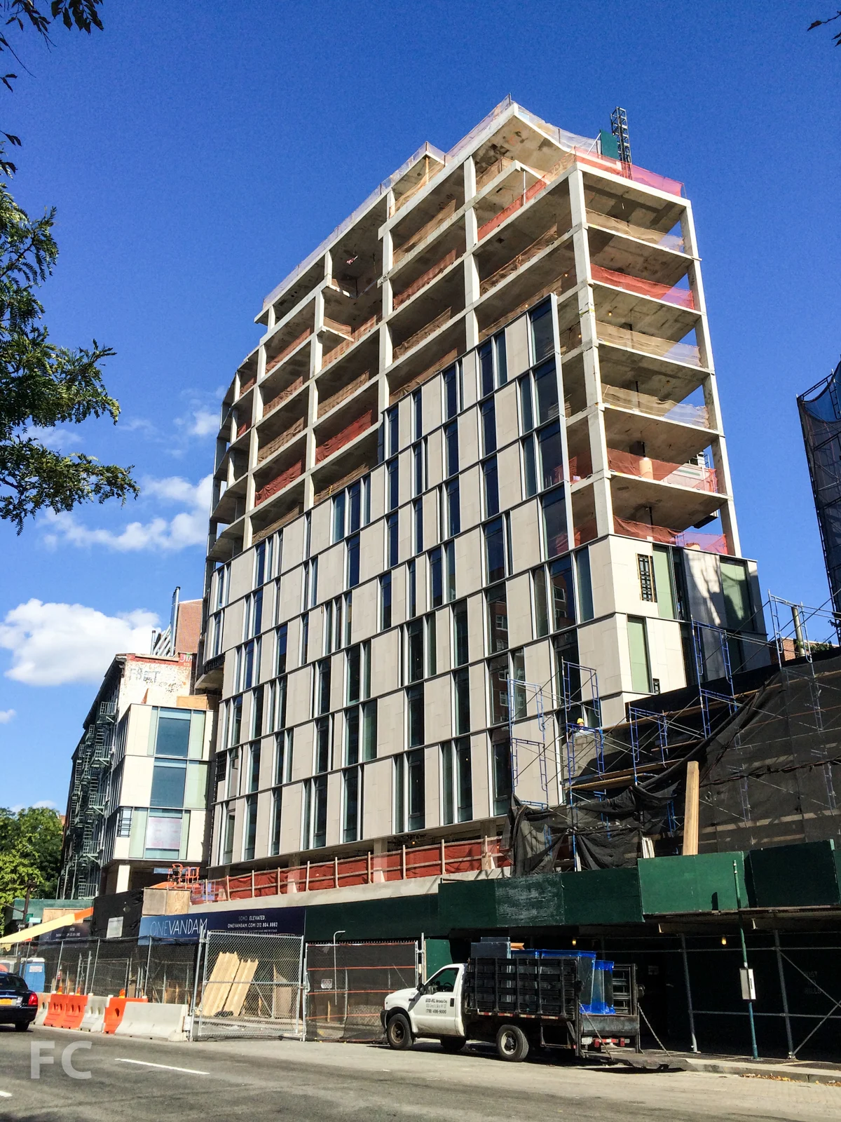 The southwest corner of the tower from Avenue of the Americas .
