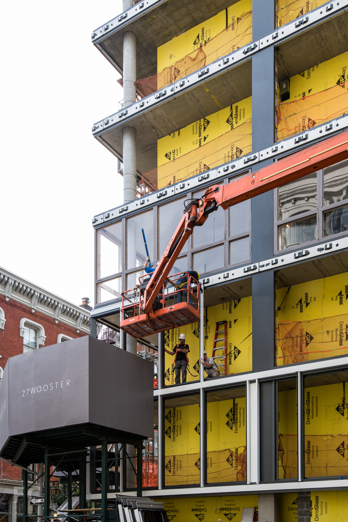 Facade frame installation.