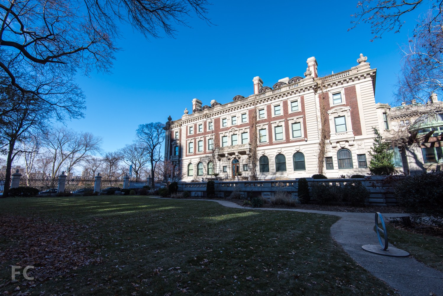 South façade from the garden.