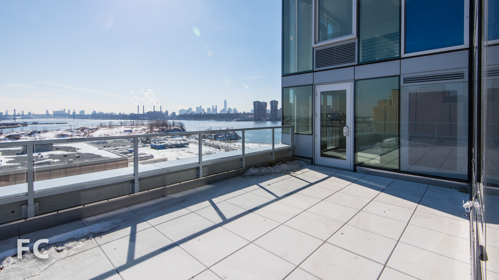 Lower terrace of Hunter's Point South Crossing .