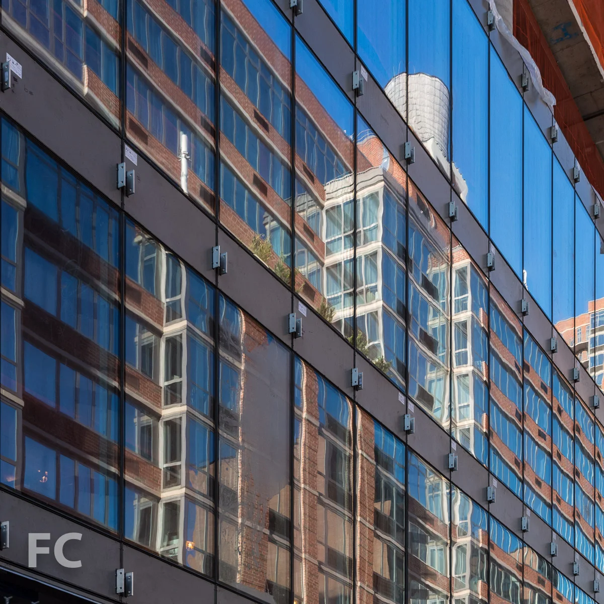 Close-up of the curtain wall at the north facade.