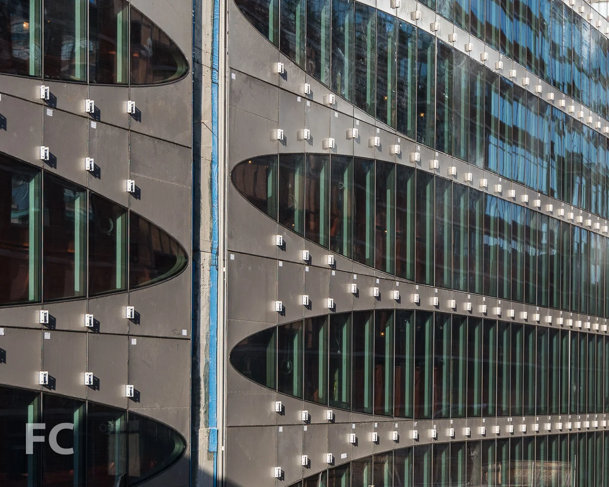 Close-up of the curtain wall at the north facade.