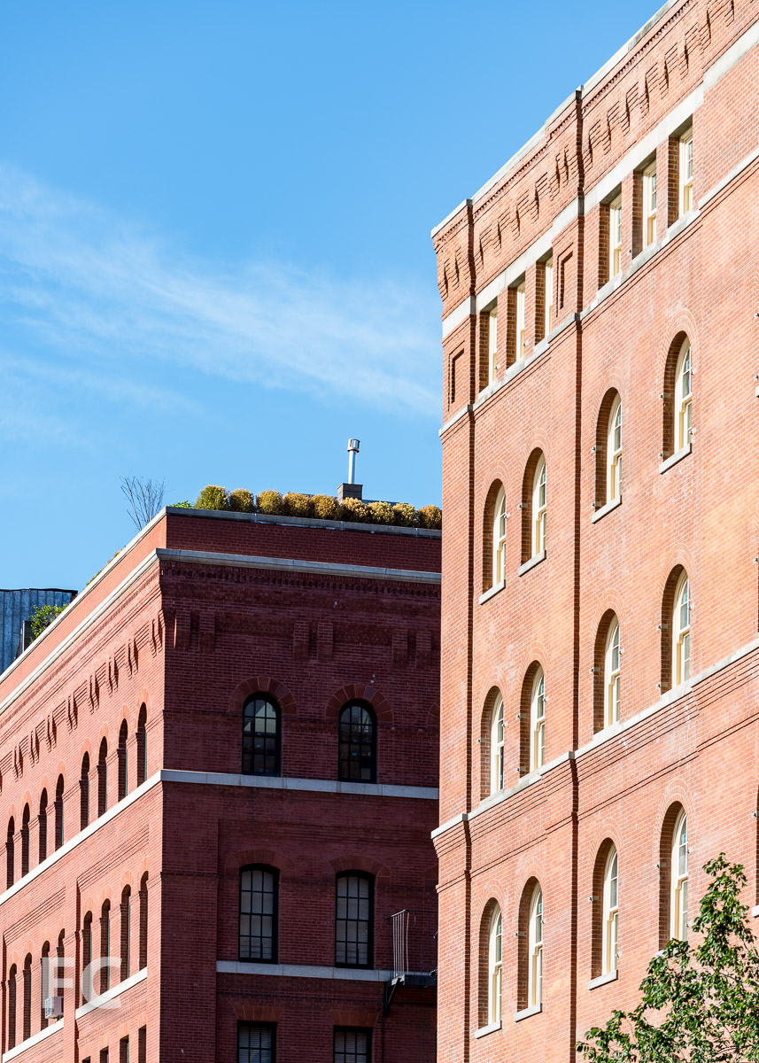 West facade detail.