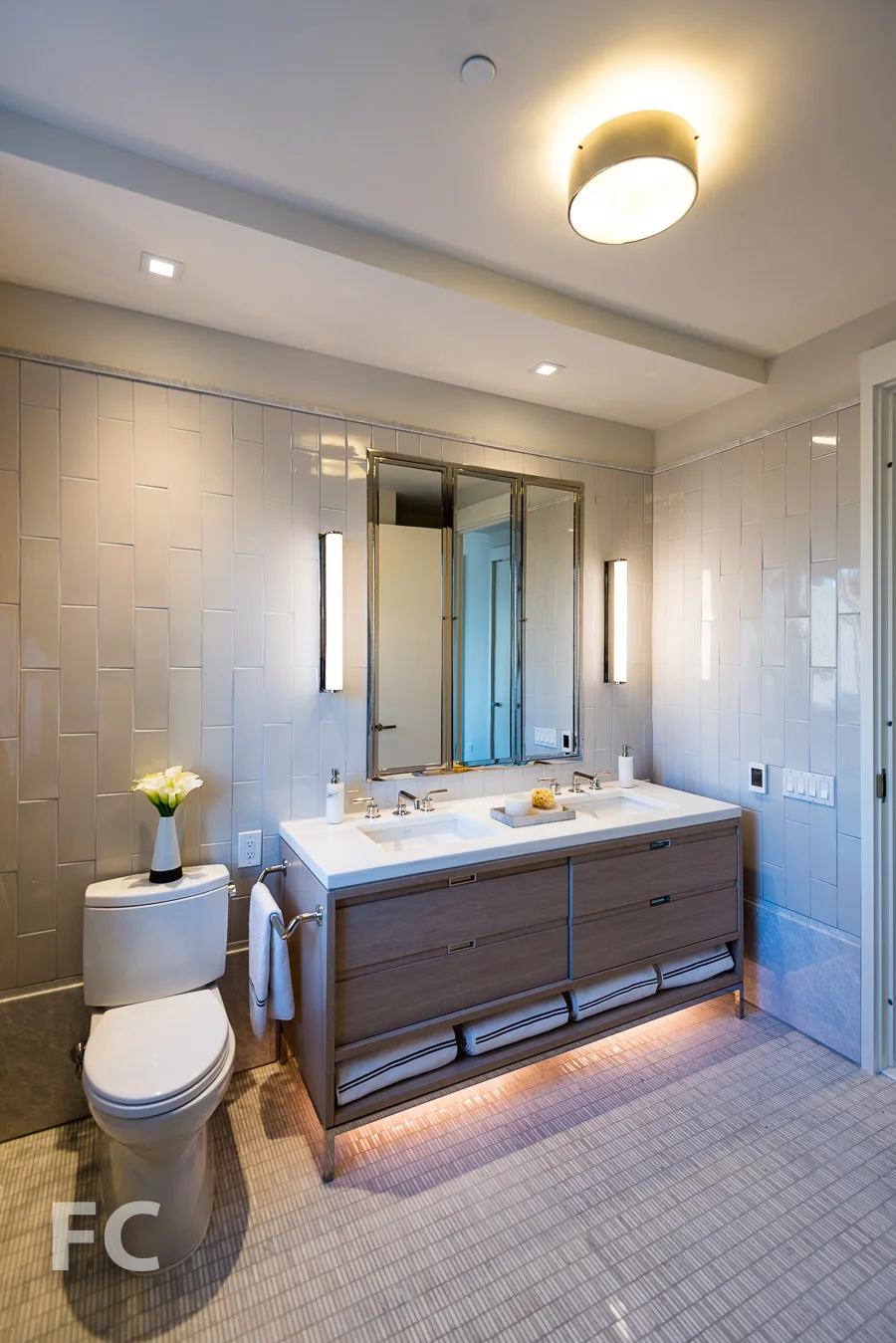Secondary bathroom.