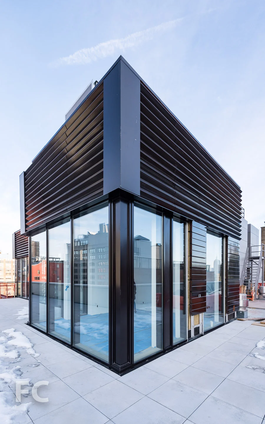 Sunroom at the roof terrace of Penthouse B.