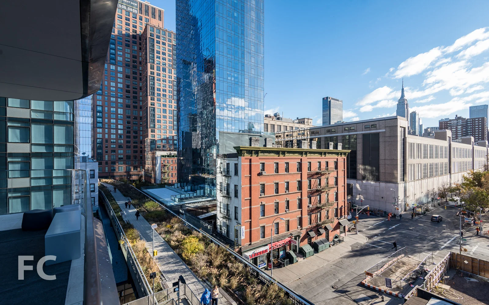 Looking northeast along the High Line from the balcony.