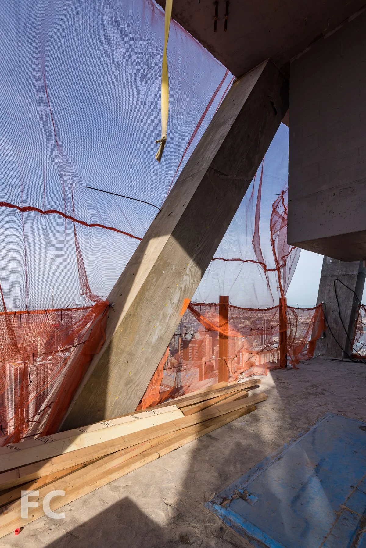 Diagrid structure at the roof.