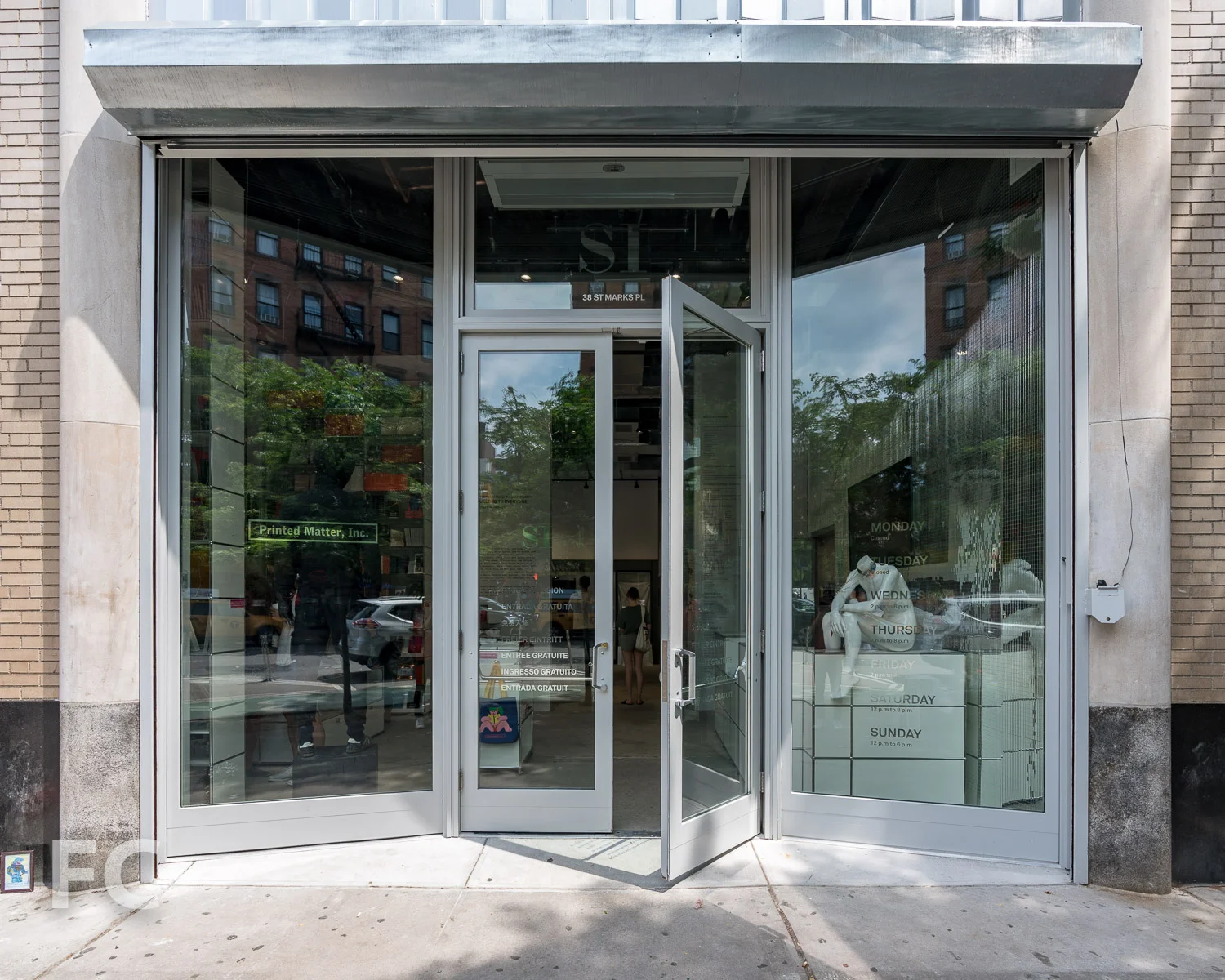 Entry on 2nd Avenue.