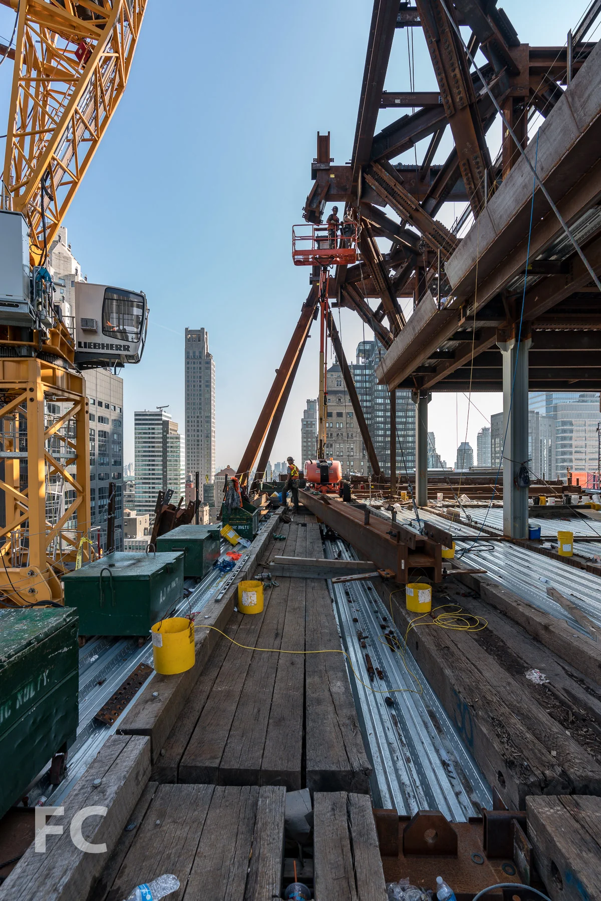 Looking north at the second setback on floor 26.