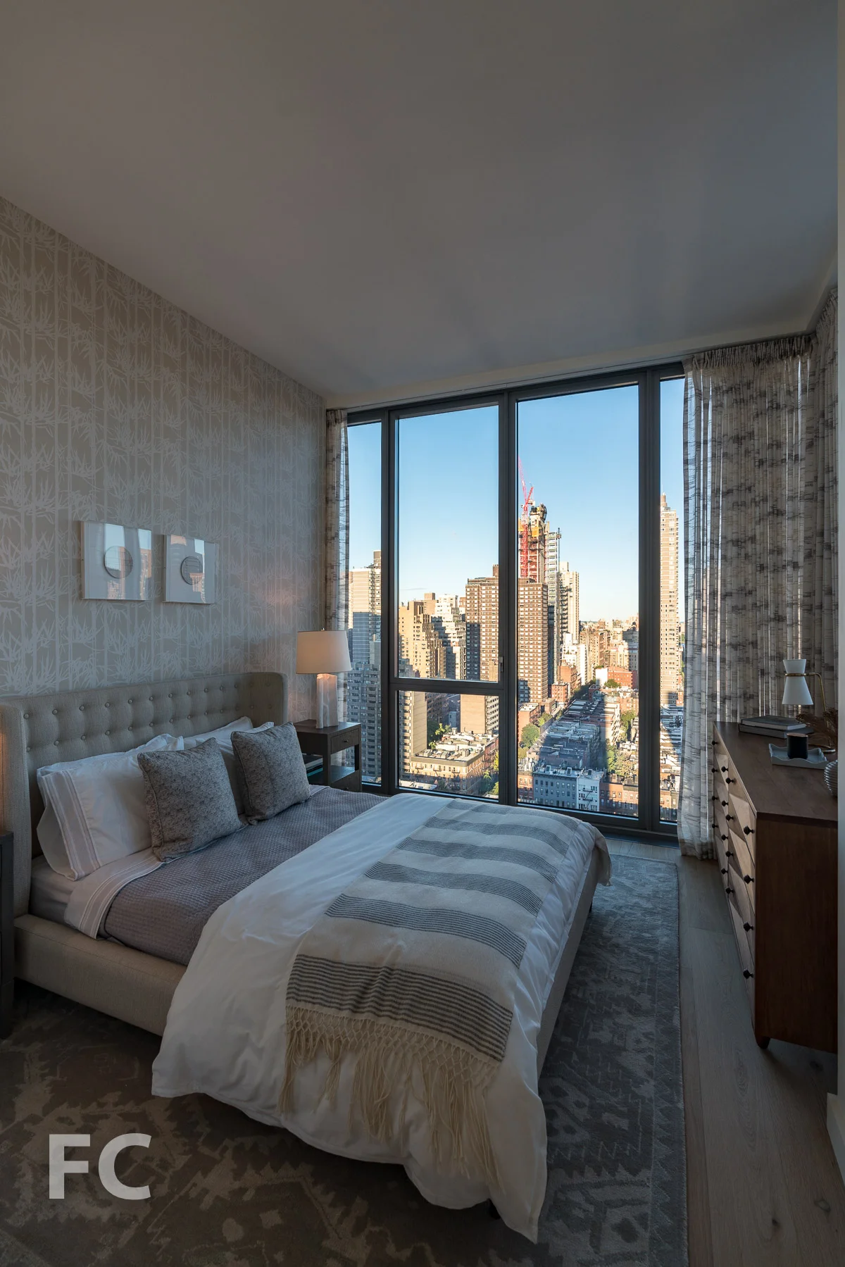 Secondary bedroom.