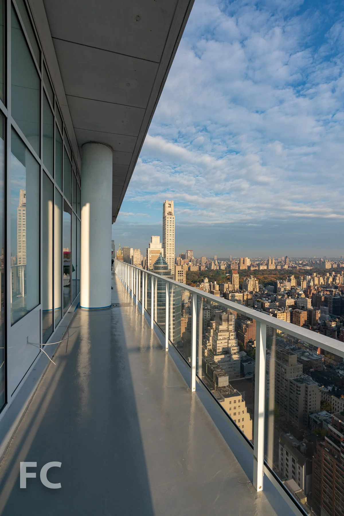 Penthouse terrace at the north facade.