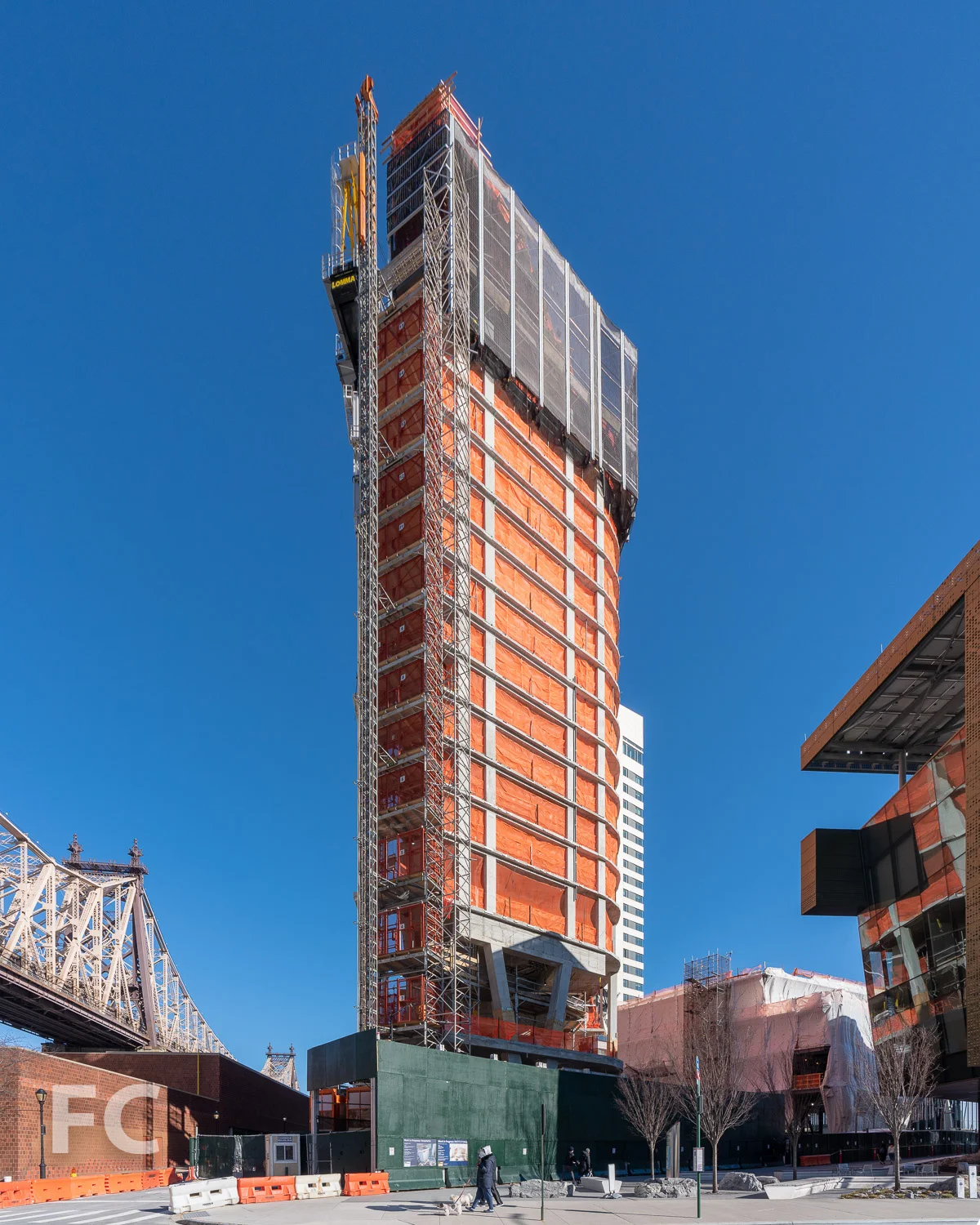 West facade of the Hotel.
