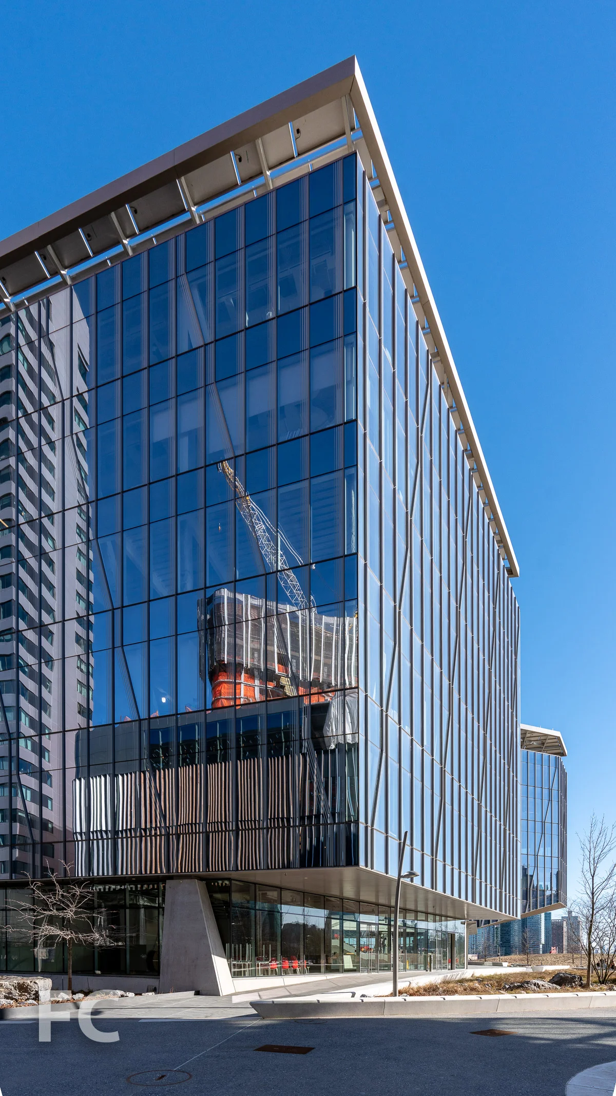 Reflection of the Executive Education Center in the Innovation Center.