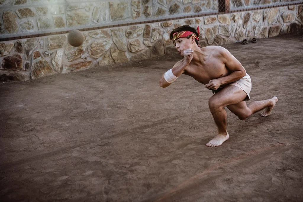 Luis Antonio practicando "Ulama" (juego de pelota) | Guamúchil
