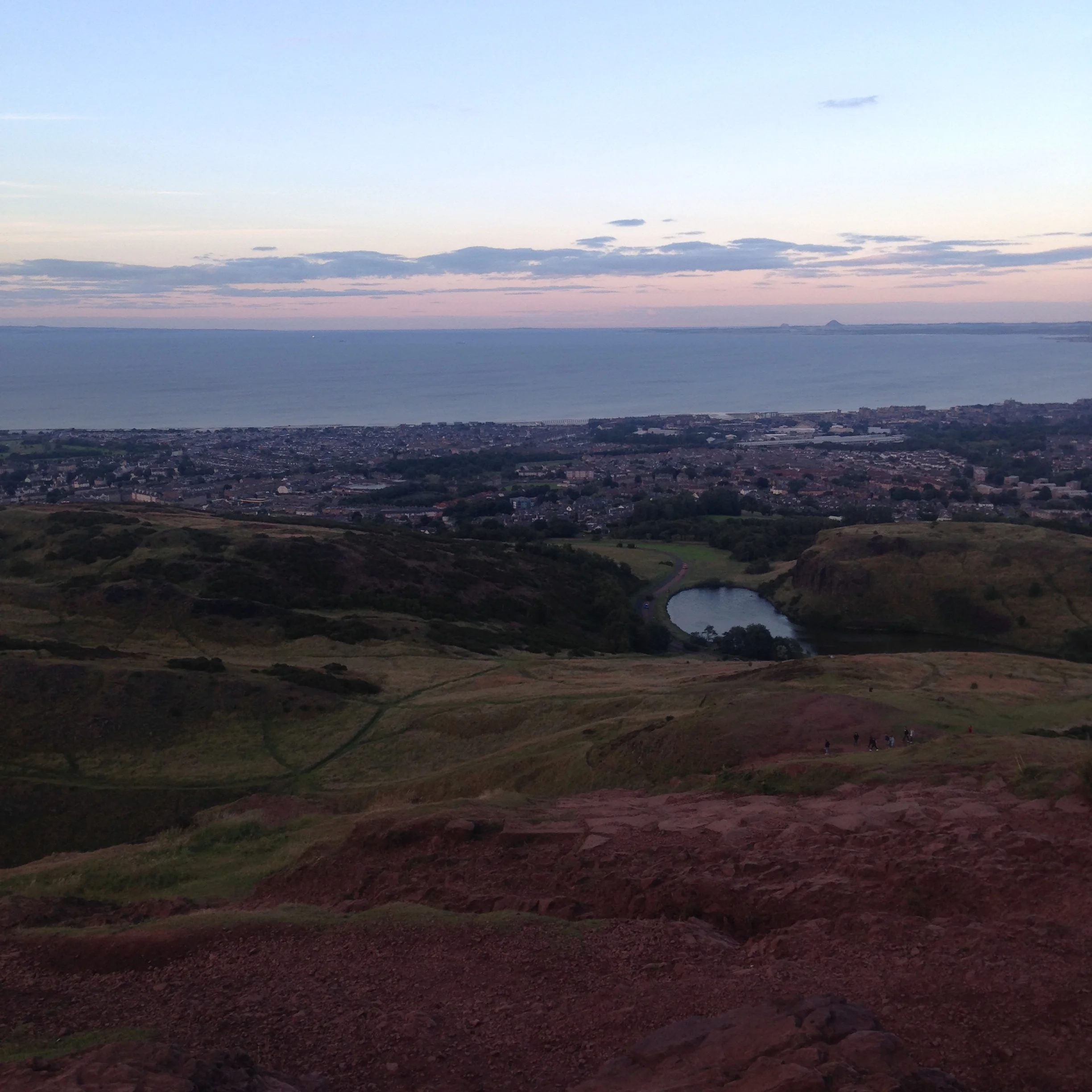one of my fave views in the entire world: sunset from arthurs seat.