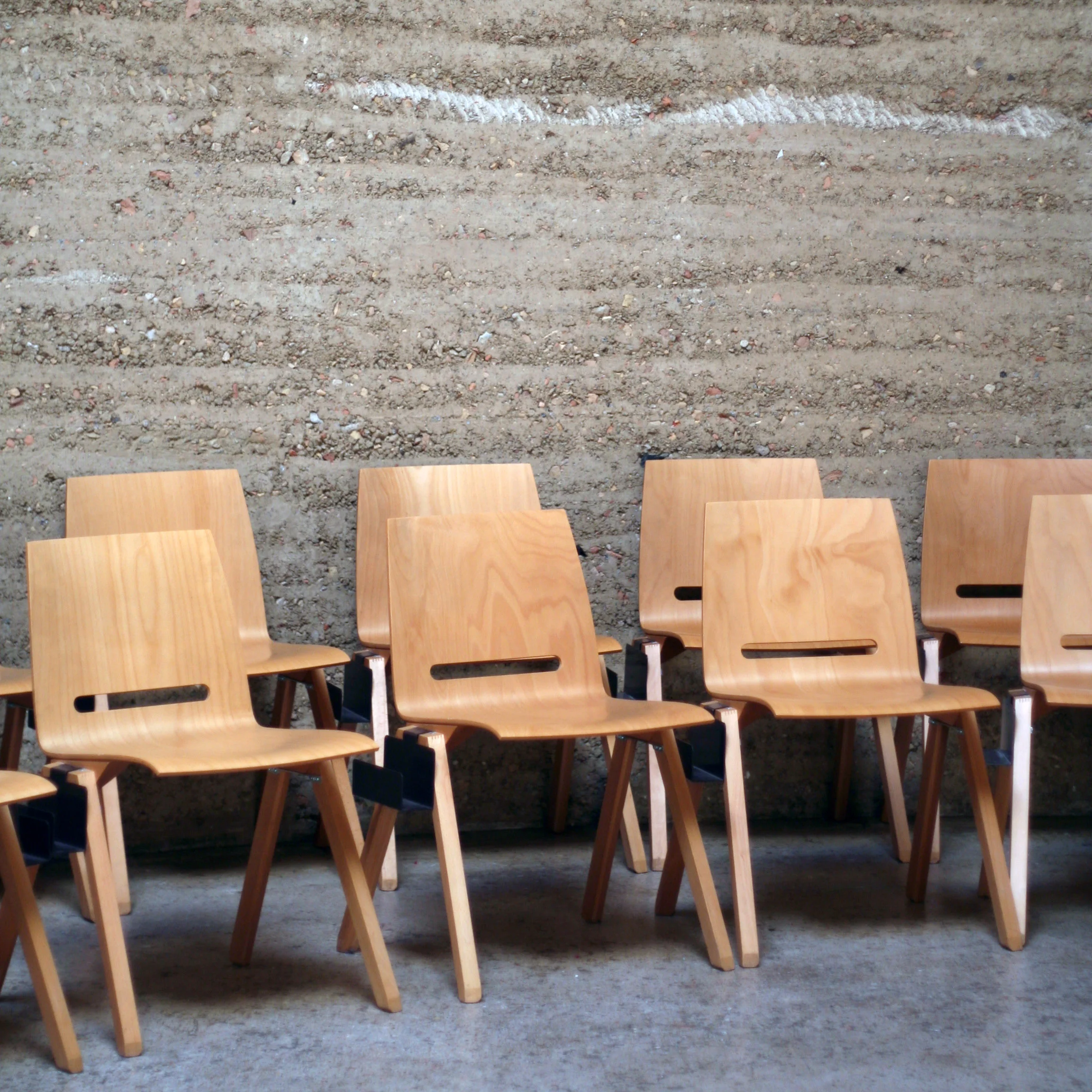 8 CHAIRS