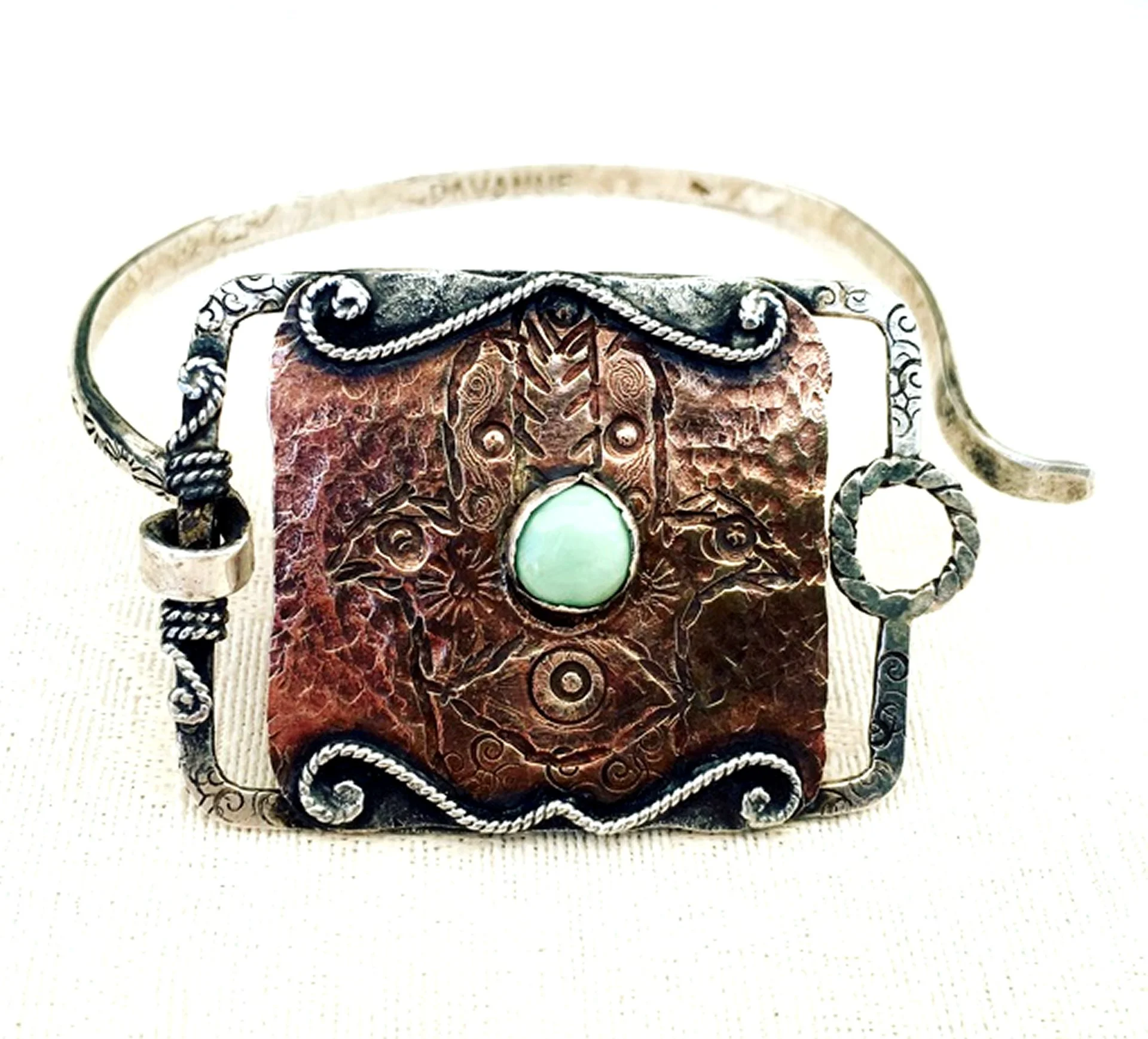 PAVANNE JEWELRY.HAMSA VARISCITE HAND. PINCH BRAC 300 PI 1920 LONGEST SIDE.jpg