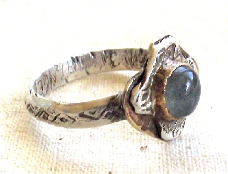 LAB ON CLOVER SIDE VIEW RING.JPG