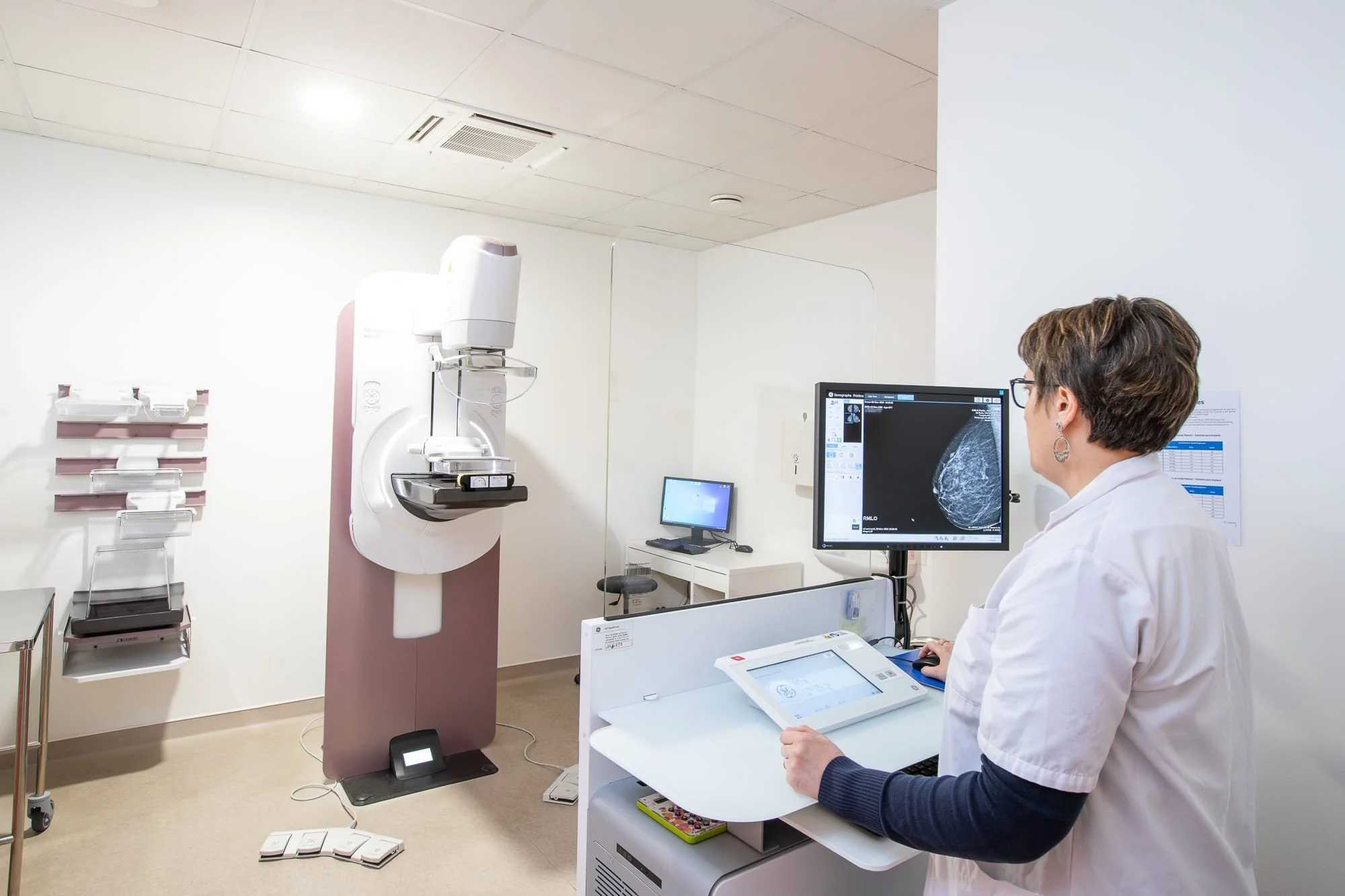 Reportage photo médical, salle de mammographie dans un centre de radiologie et d’imagerie médicale.