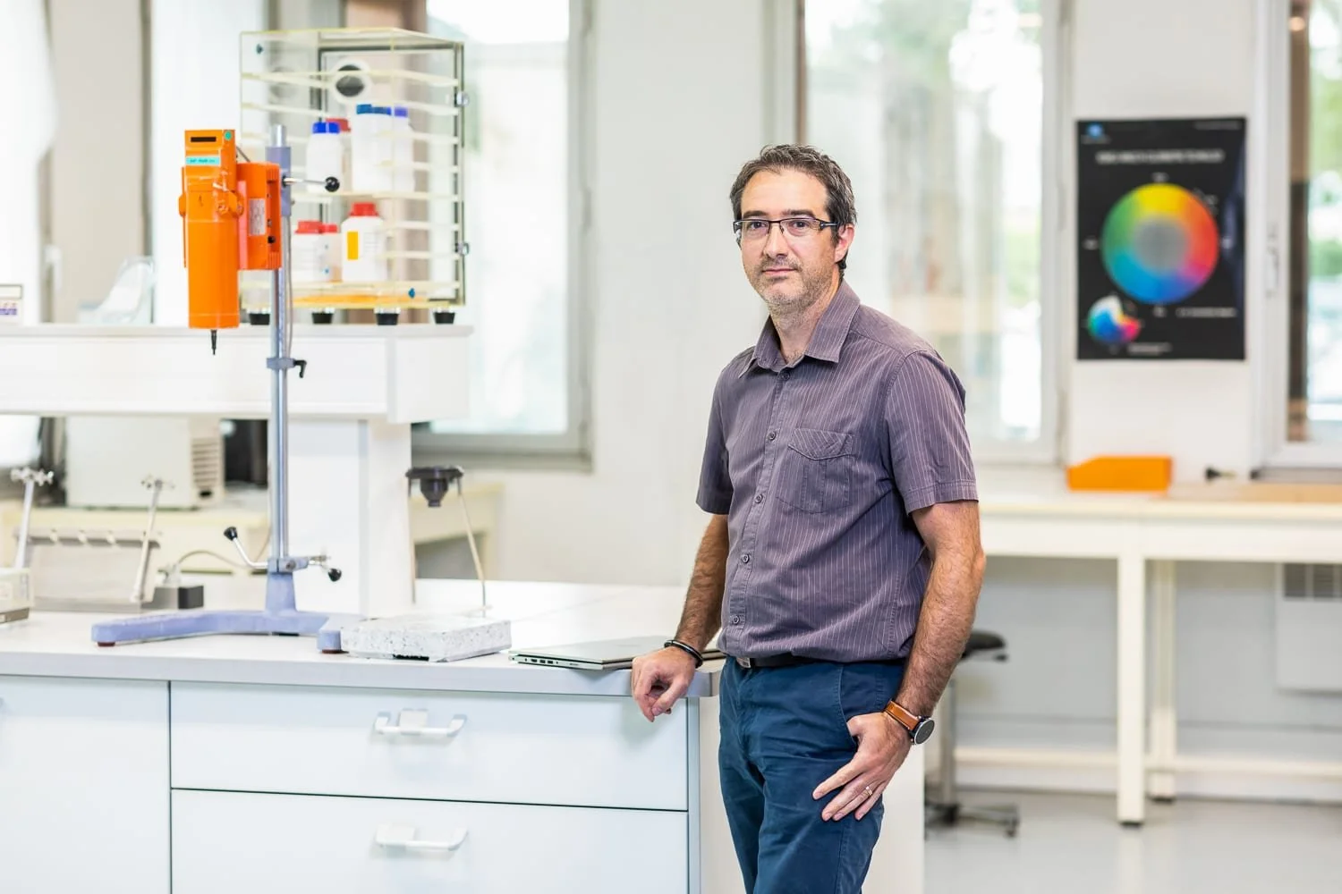 Photographe industriel – portrait en situation dans un laboratoire de caractérisation