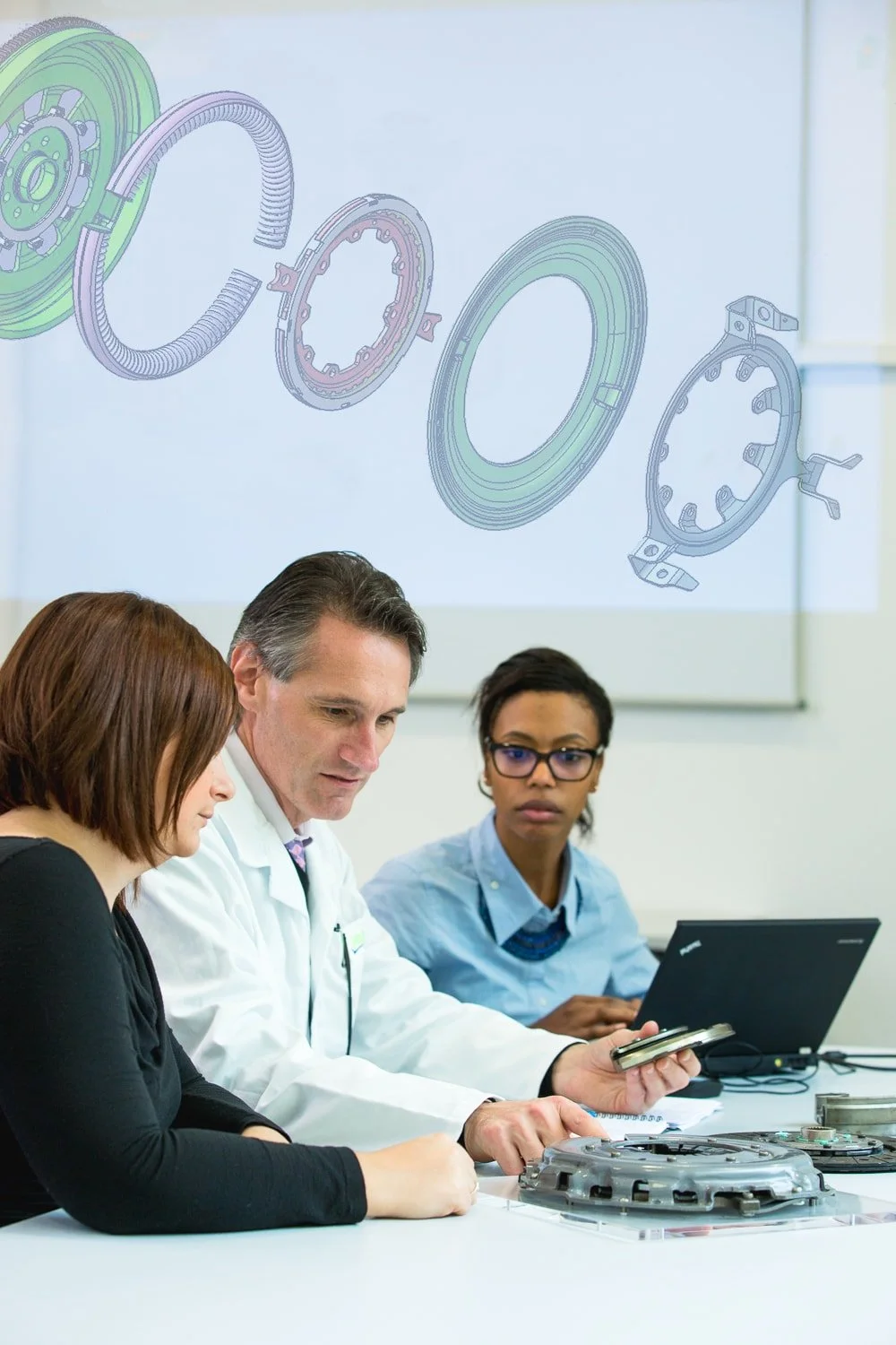 Reportage photo industriel valorisant les métiers de la métallurgie