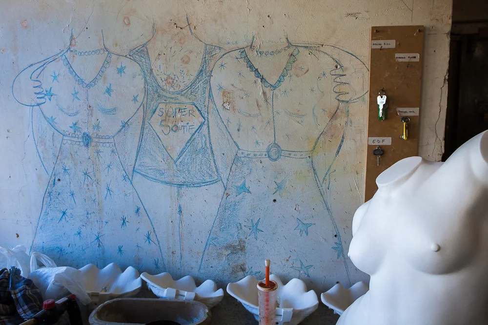 Sur les murs de l'atelier. Atelier Prométhée. © Sébastien Borda