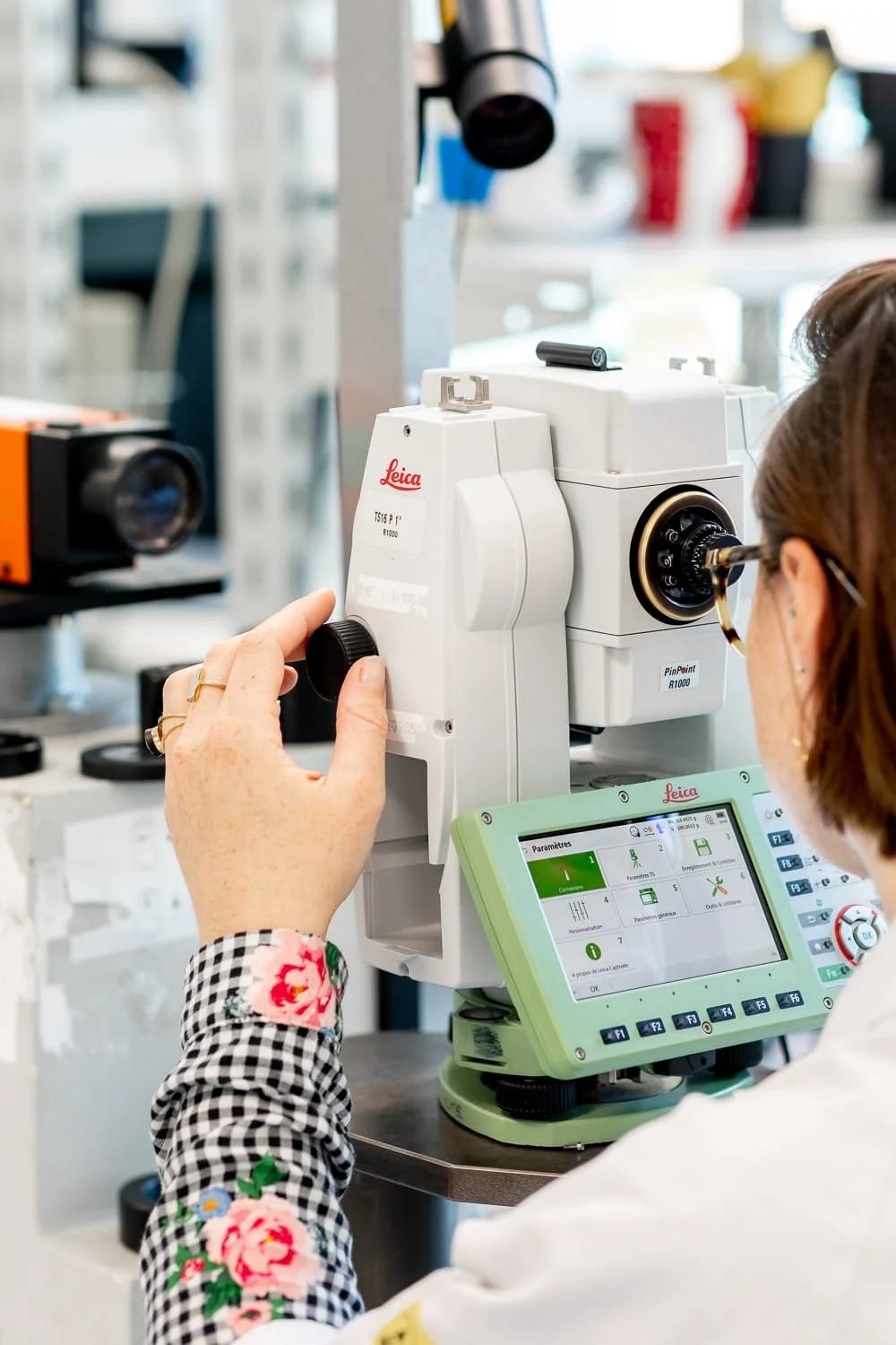 Réglage d’un équipement de mesure Leica Geosystems en laboratoire