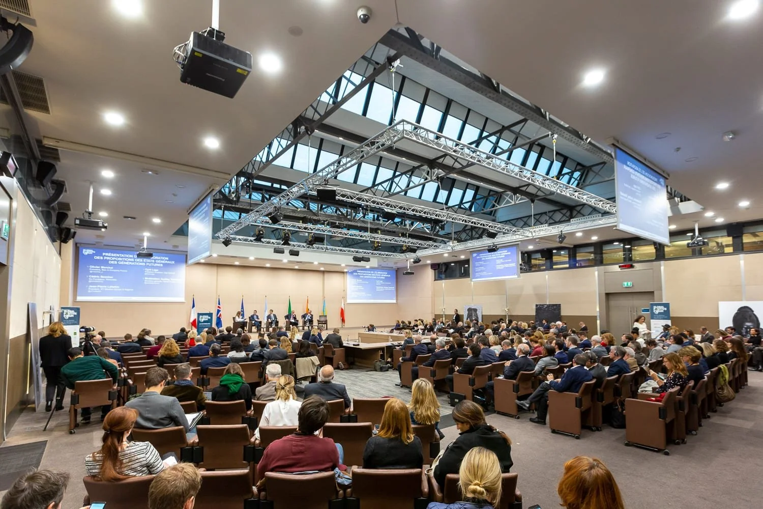 Photographe événement entreprise à Paris : conférence politique en auditorium