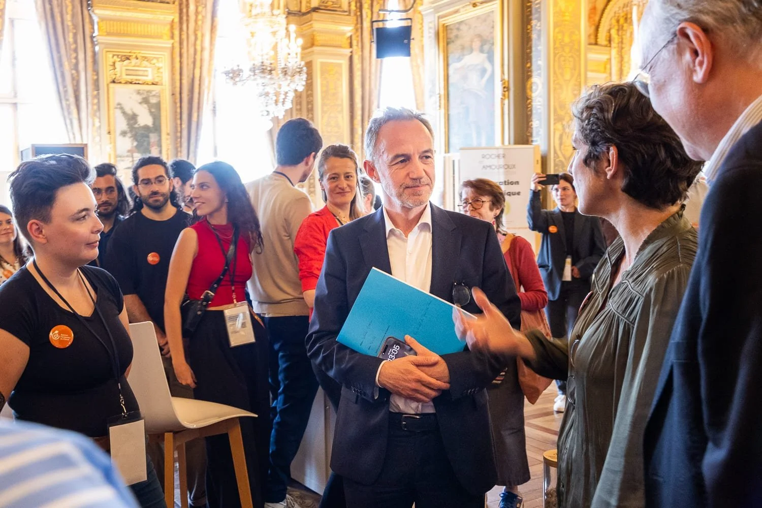 Visite de M. le maire de Paris Emmanuel Grégoire lors du salon de l'Ecorénovation à Paris.