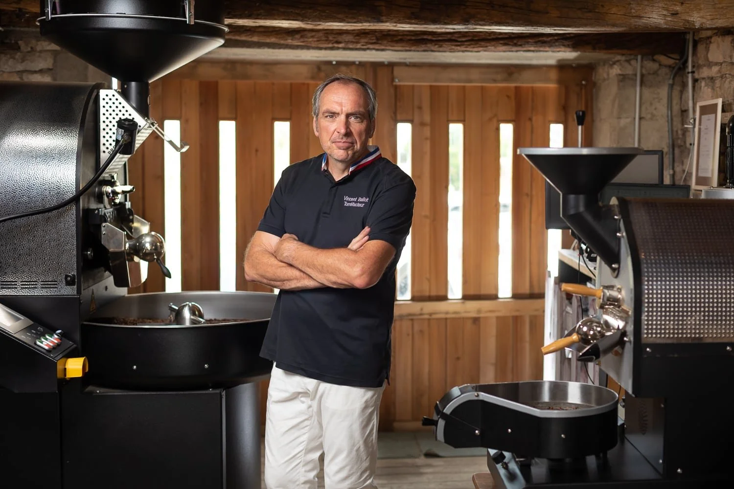Portrait en situation du torréfacteur Meilleur Ouvrier de France Vincent Ballot dans son atelier de la maison Lagrange