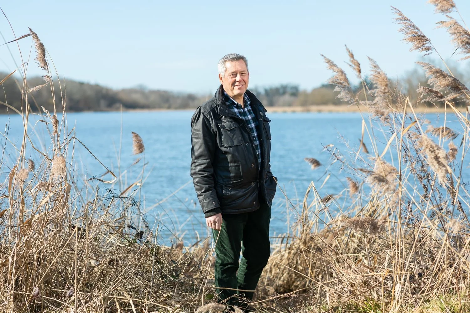 Portrait du directeur du Fumet des Dombes près d'un étang de la Dombes
