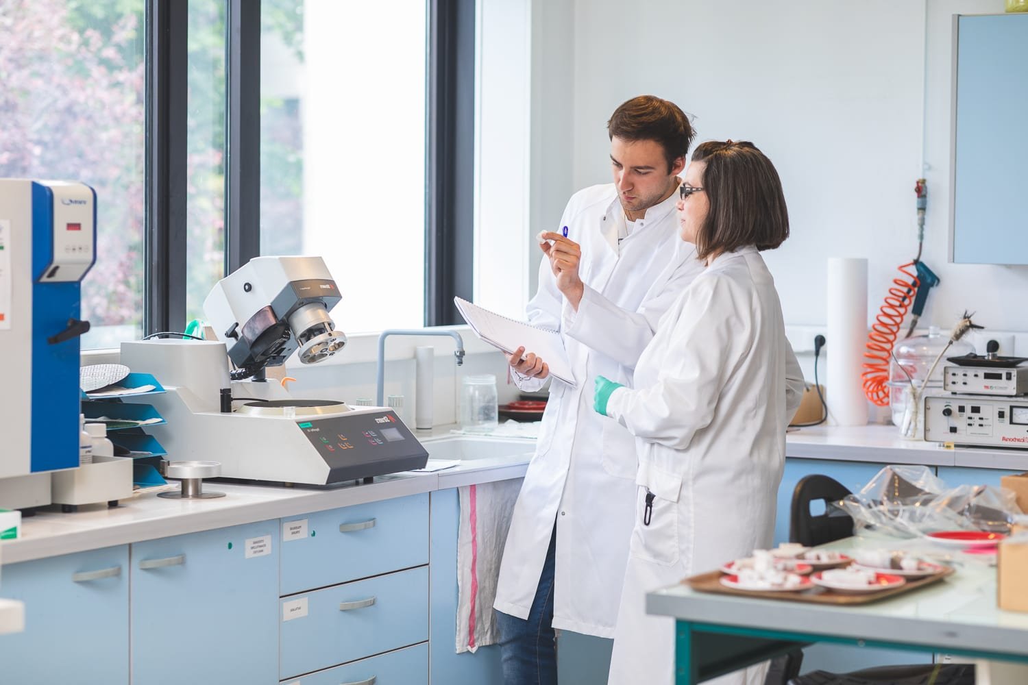 Activité de recherche et d’analyse en laboratoire industriel