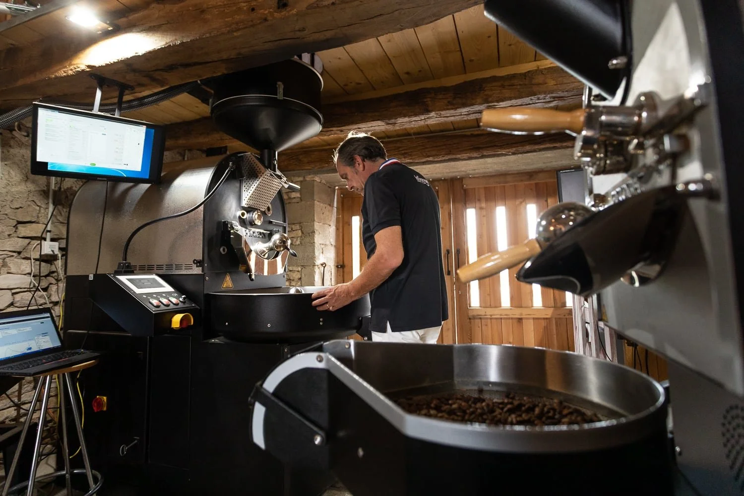 Atelier de torréfaction artisanale Café Lagrange en pleine activité