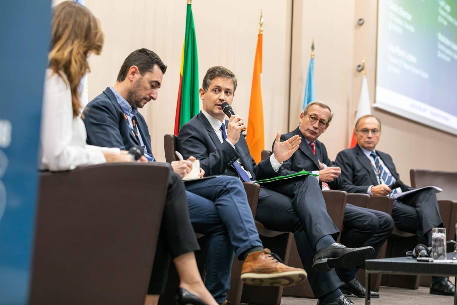 Photographe conférence à Paris : table ronde avec intervenants