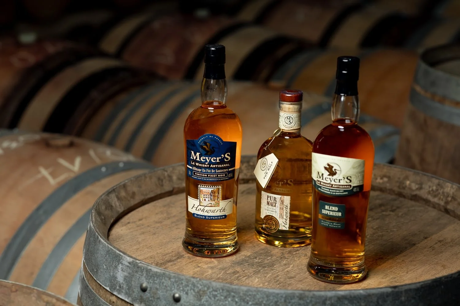 Bouteilles du distillateur Meyer dans son chai de vieillissement
