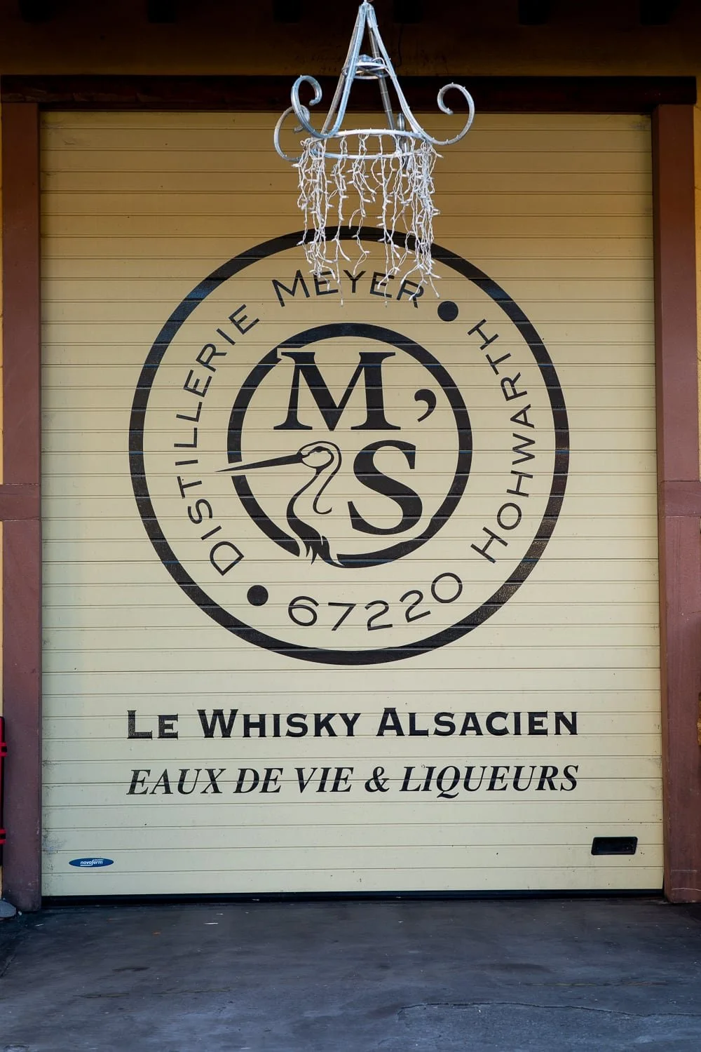 Façade de la distillerie Meyer’s à Hohwarth en Alsace