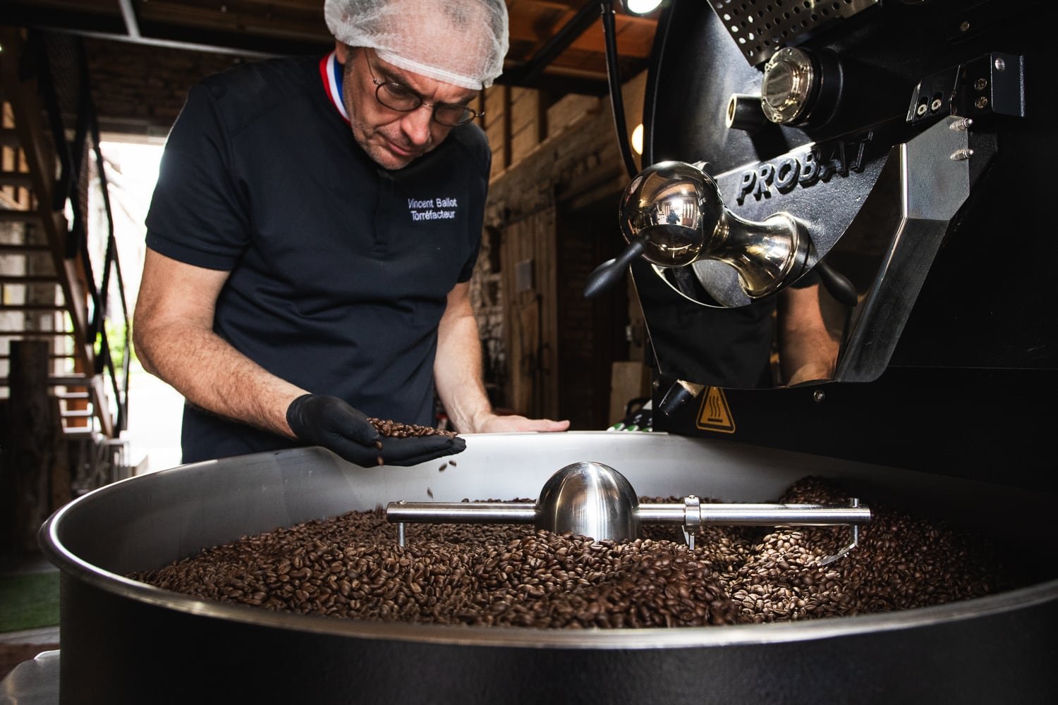Vincent Ballot dans son atelier de torréfaction artisanale Café Lagrange