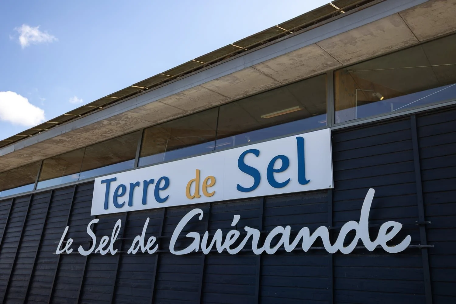 Devanture de la coopérative Le Guérandais à Guérande
