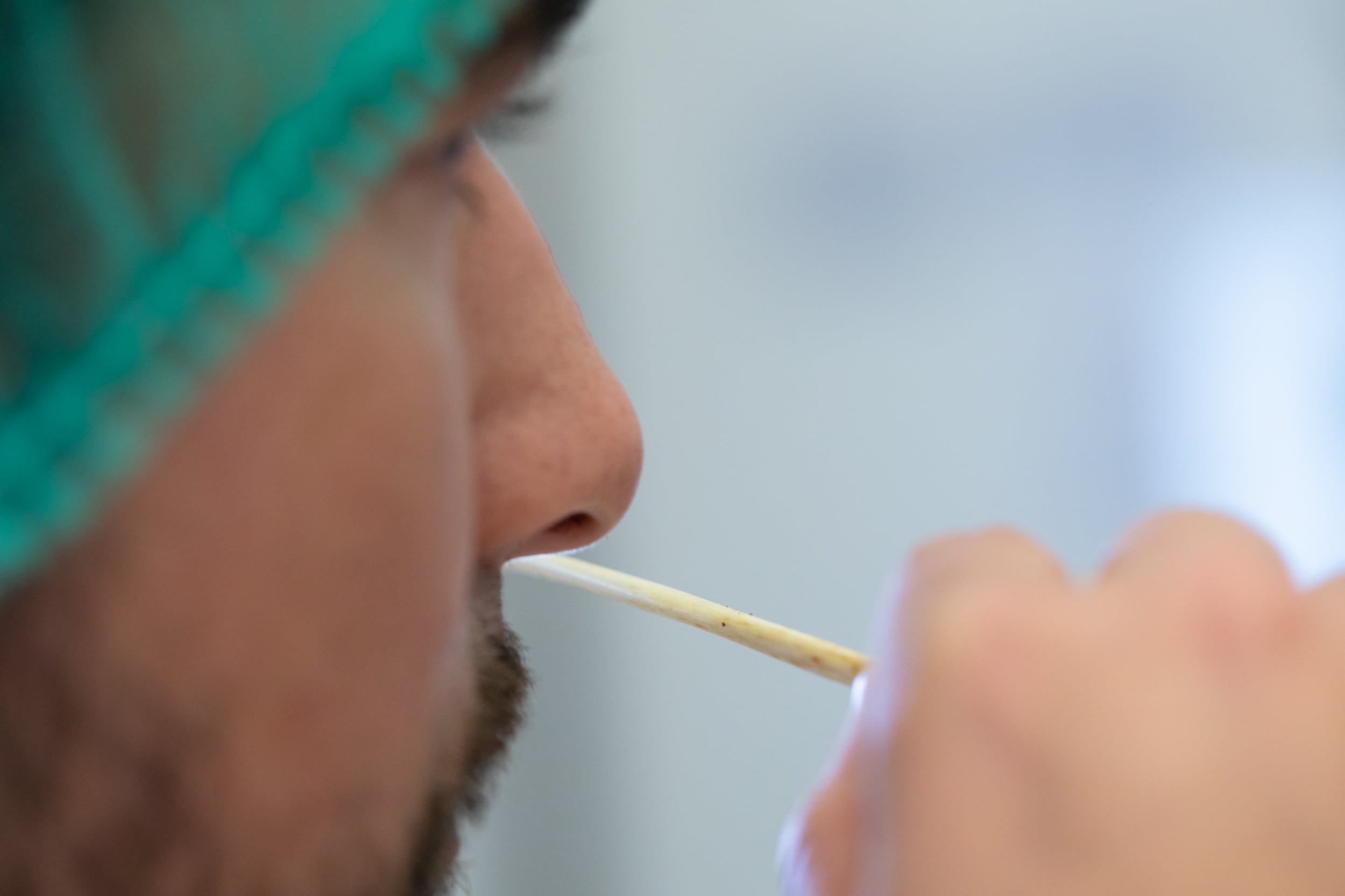 Détail d'un test olfactif pour déterminer la qualité d'un jambon de chez Tradition de Vendée
