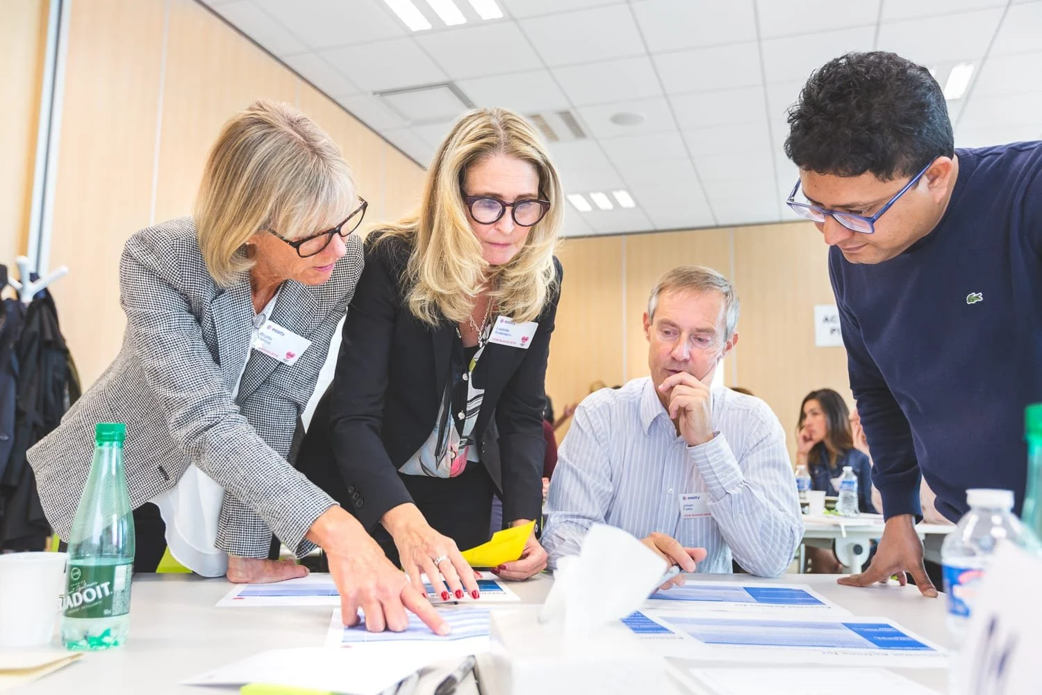 Photographe séminaire entreprise à Paris : atelier collaboratif et travail en groupe