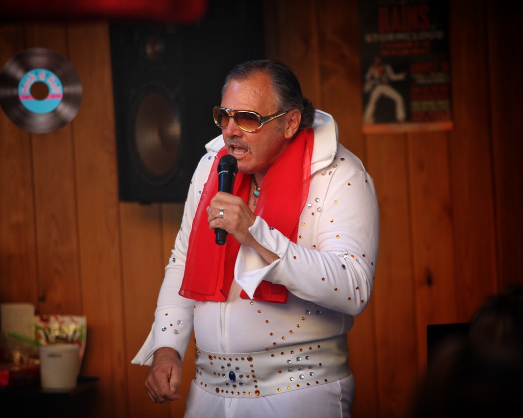 elvis16.jpg