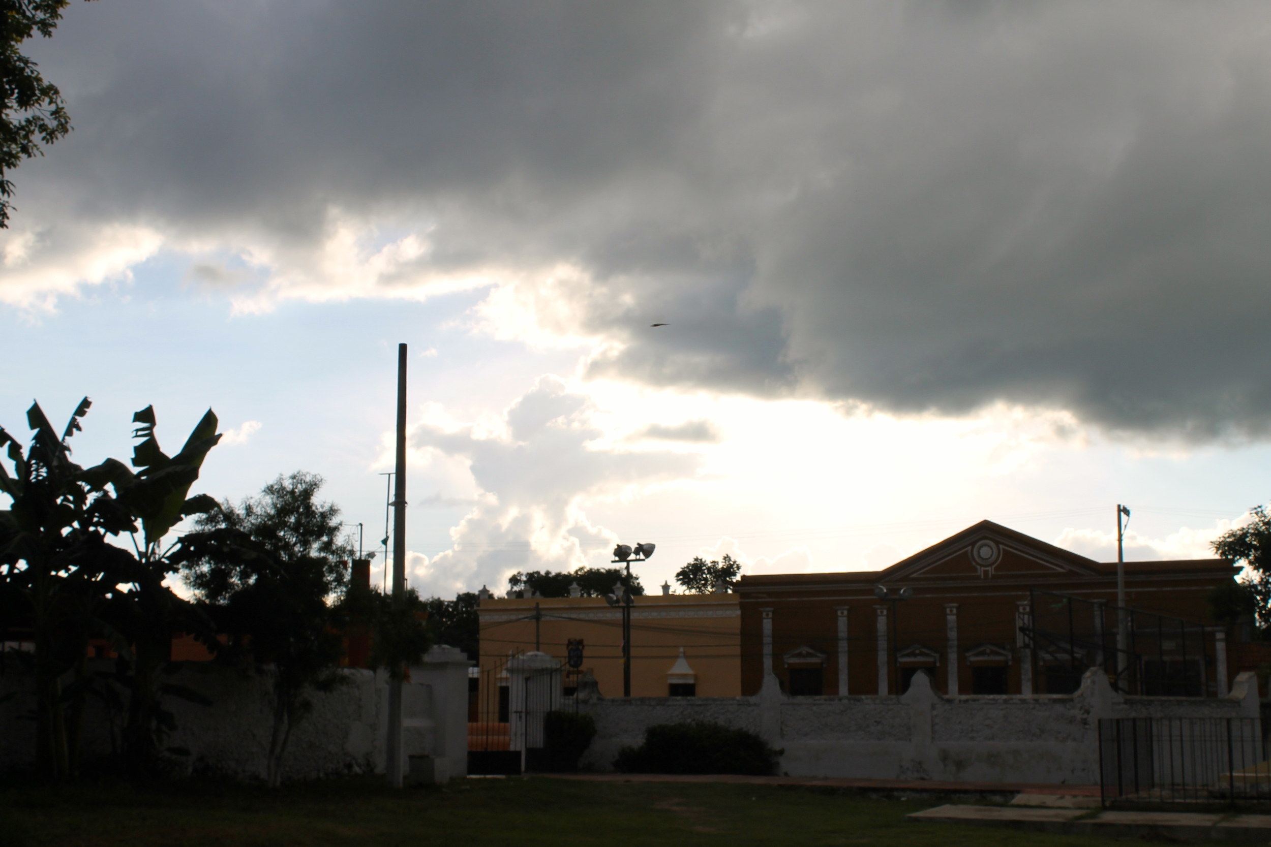 Threatening sky over the Maxcanu skyline