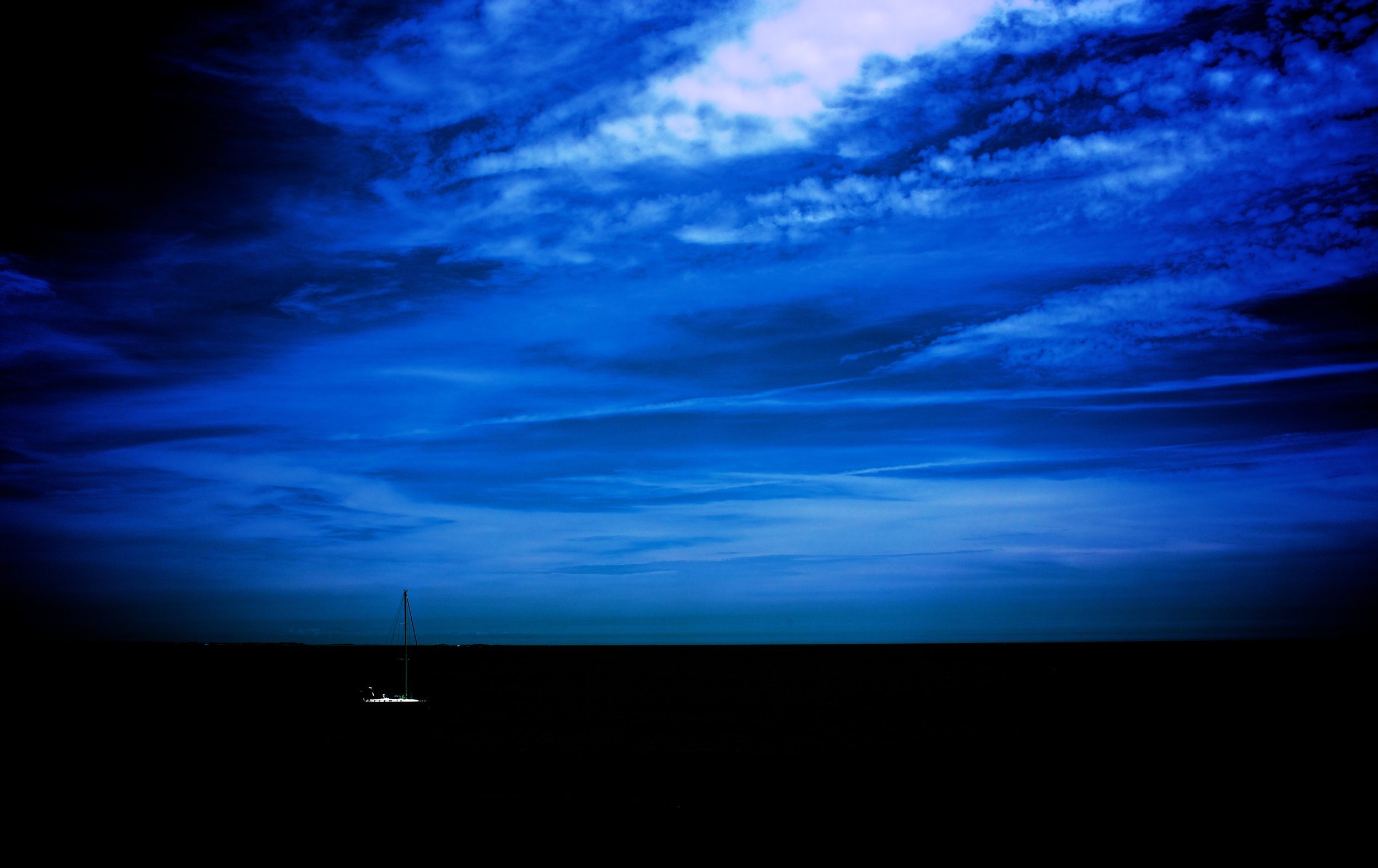 bradfetchin_2063_deepblue.jpg