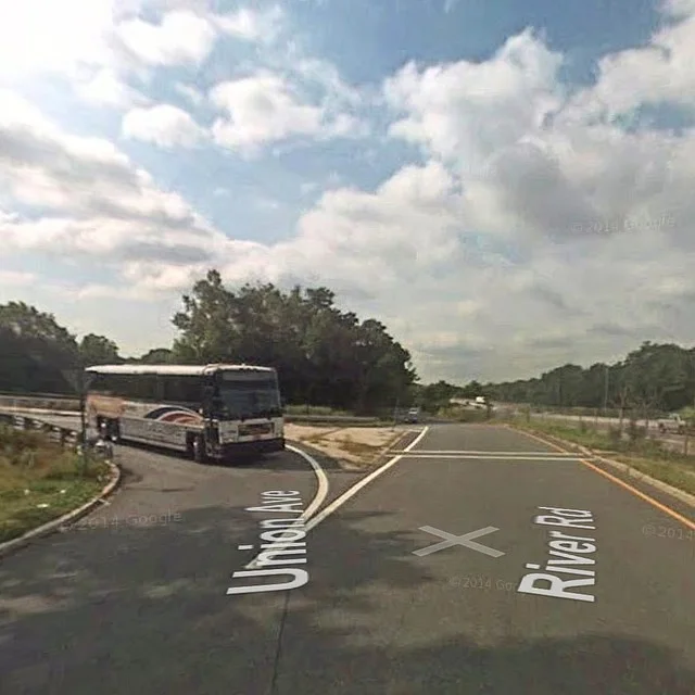 The bus passed over the first monument. I pulled the buzzer cord and got off at the corner of union avenue and river drive. #passaics