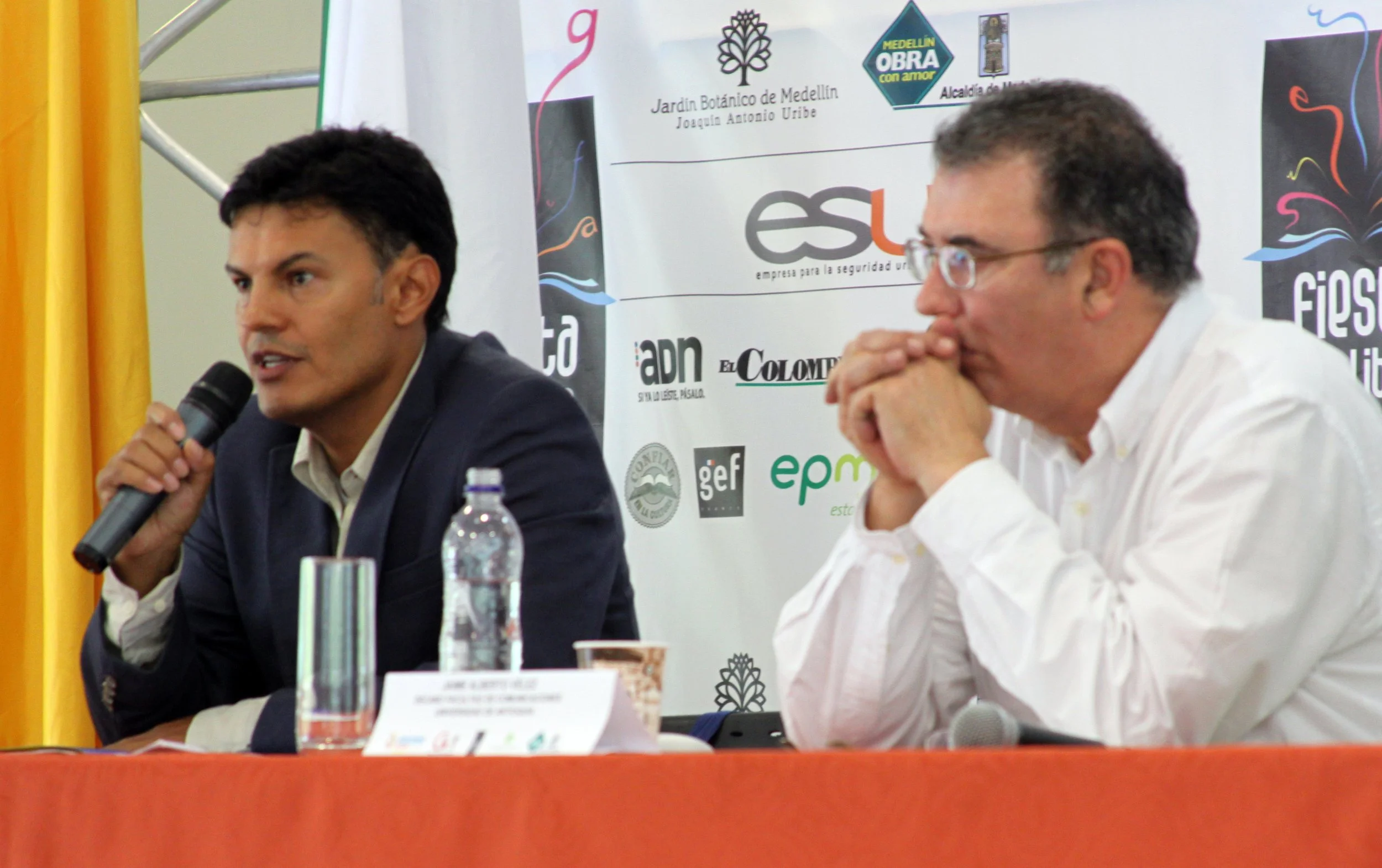 Con Darío Jaramillo en el Congreso Internacional de Literatura Medellín Negro de 2010