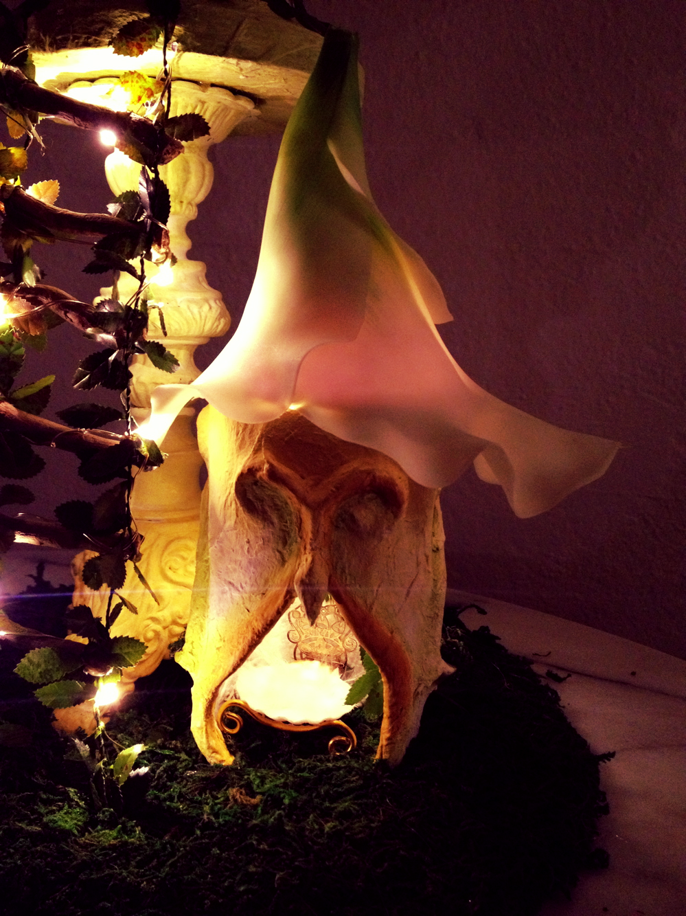 A fairy bedroom with a seashell bed