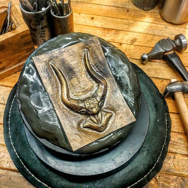 Want to make a deal?
#uchidashi #raising #chasing #repousse #metalwork #metal #art #sculpture #metalsculpture #handcrafted #americanmade #hammertime #handmade #brass #californiaartist #steel #steelworker #devil😈 #thedevil
Patreon.com/douglaspryor
